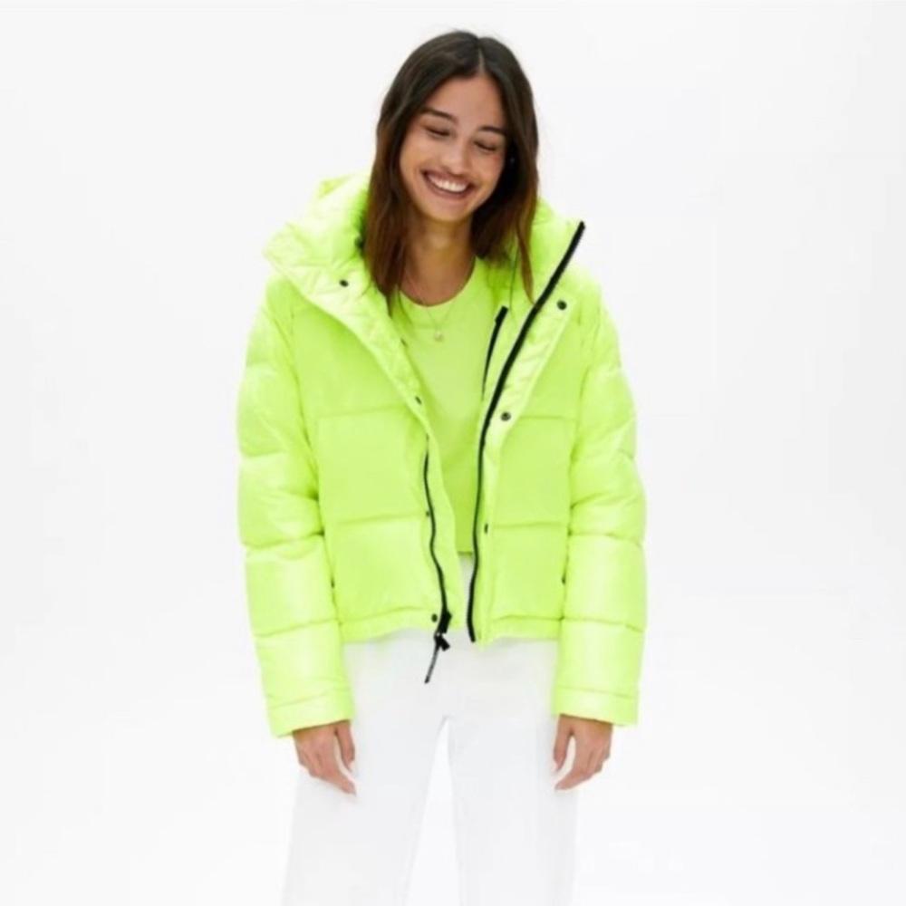 NWT Aritzia TNA Super Puff Shorty Neon Yellow